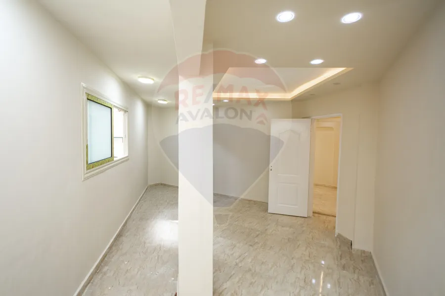 شقة للبيع 135 م ميامي (متفرع من ش جمال عبد الناصر)