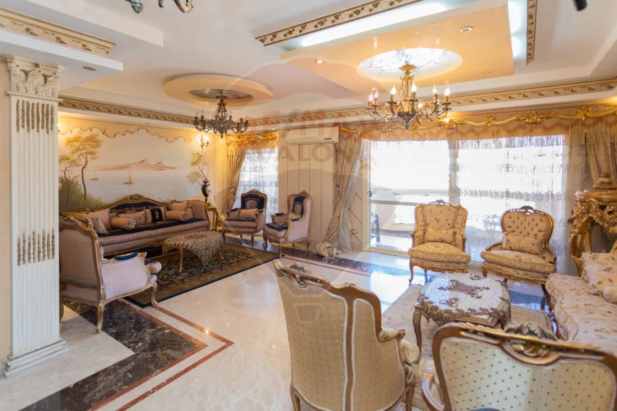 شقة للبيع 275 م كفر عبده (ش سكينة بنت الحسين)