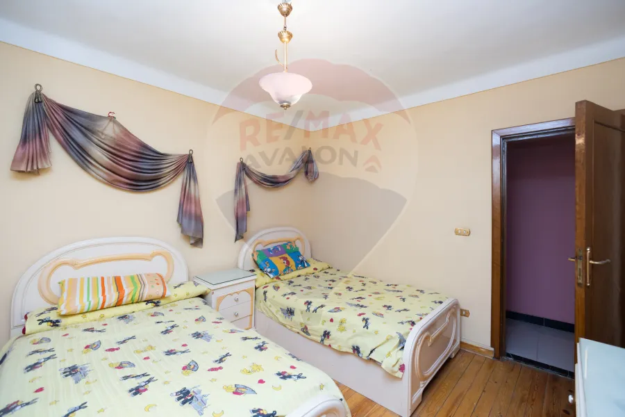 شقة للبيع 160 م جليم (ش الاذاعة  -  امام فنون جميلة)