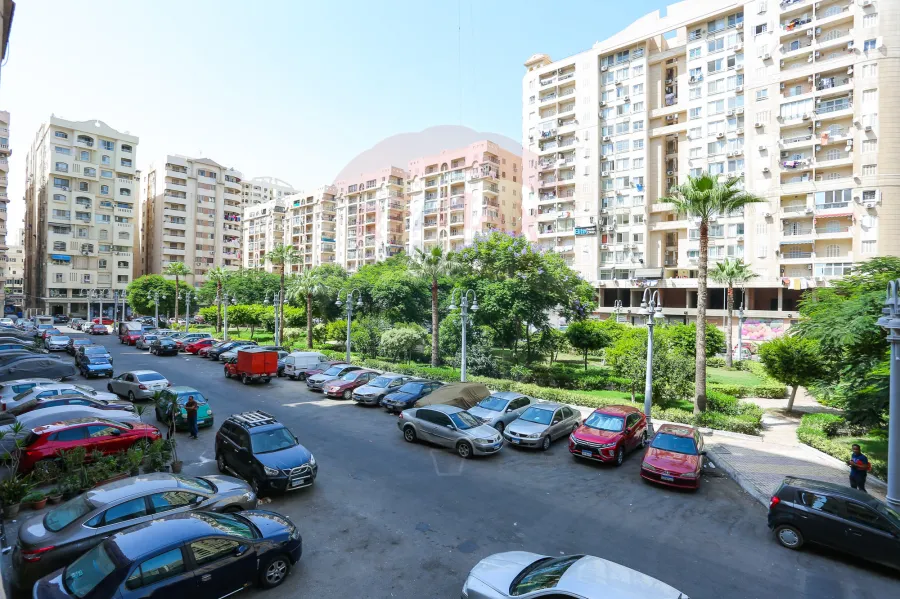 شقة للبيع 135 م سموحة (المربع الذهبي)