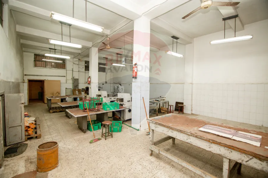 Factory for sale 750 m Al-Ras Al-Sawda (steps from Mostafa Kamel St.)