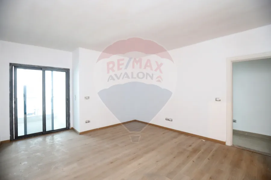 شقه للايجار 220 م سموحة (أبراج الجيش أمام نادي الجياد)