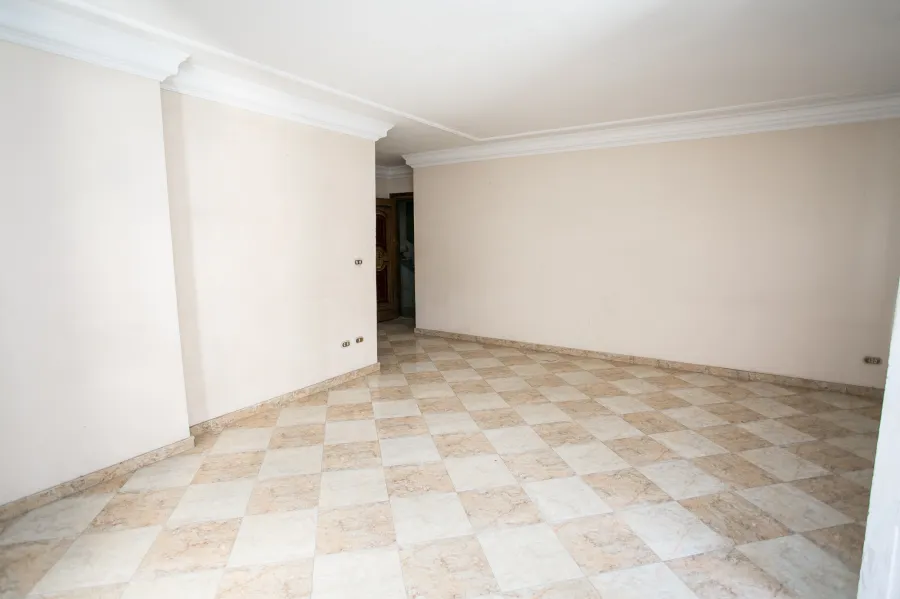 شقة مرخصة للبيع 105م صافى ستانلى