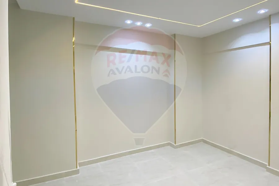 شقه للبيع  135م سابا باشا (خطوات من البحر)