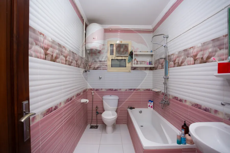 شقة للبيع 165 م كامب شيزار (ش عمر لطفي)