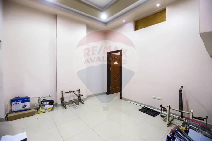 شقه اداري للبيع 110 م لوران ( طريق الحرية )