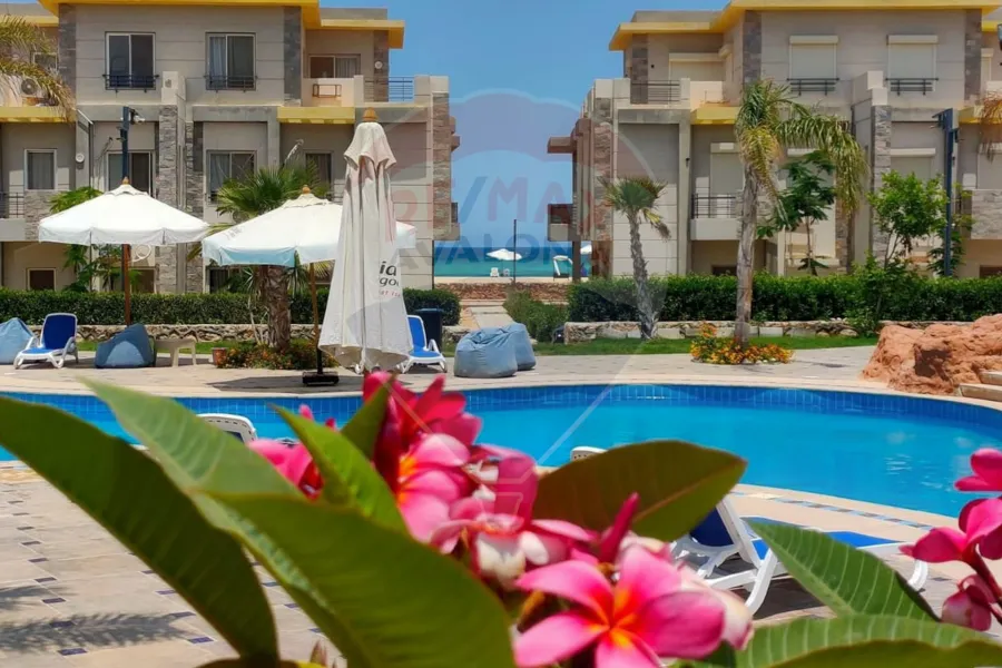 شاليه أرضي + جاردن للبيع (قرية سيسليا لاجونز - سيدى حنيش) 100 م + 35 م جاردن