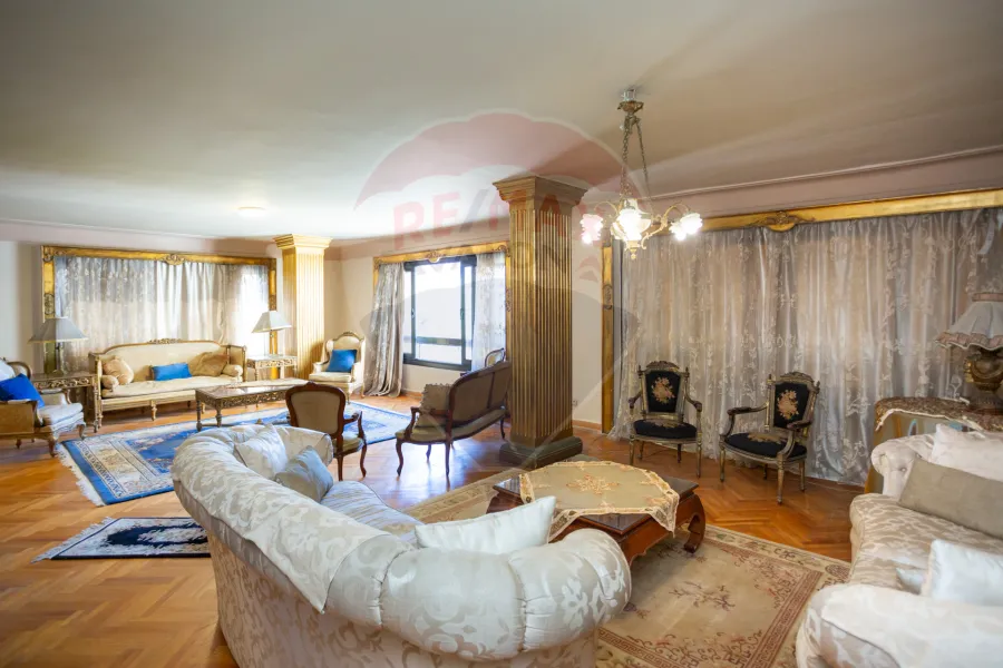 شقه للبيع 300 م زيزينيا (ش قائم حسن محمود)