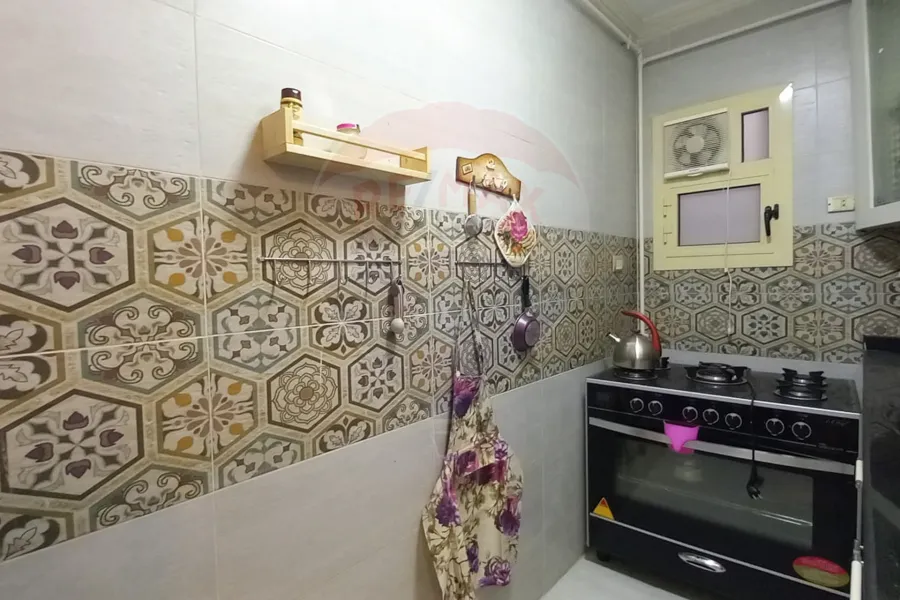 شقة للبيع 110 م محرم بك ( خطوات من محور المحمودية )