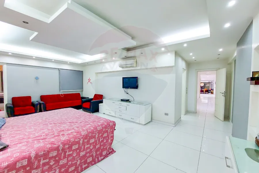 شقة للبيع 400 م سابا باشا (علي البحر مباشرة)