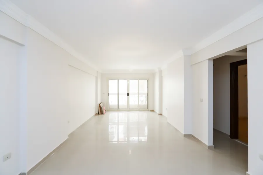 شقة للبيع 145 م سموحة (ش الريادة - كومباوند حدائق السرايا)