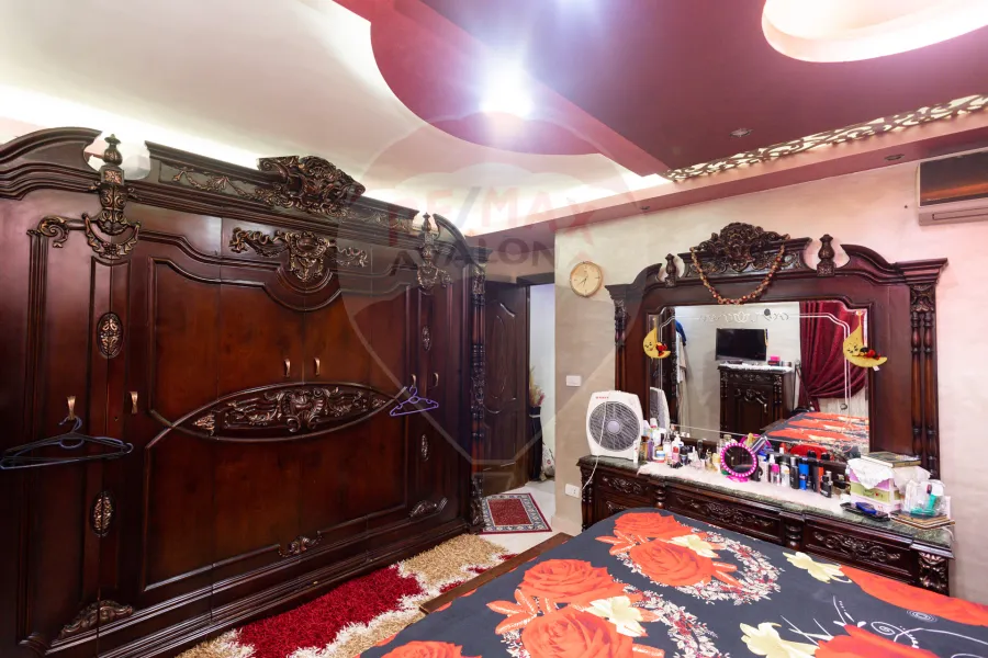 شقة للبيع 125 م محرم بك (خطوات من ش امير البحر الرئيسي)