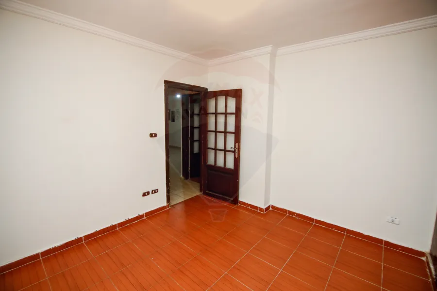 Adminstrative unit for sale 120m Tharwat ( Brand Building -Steps From Abu Qer ST.)