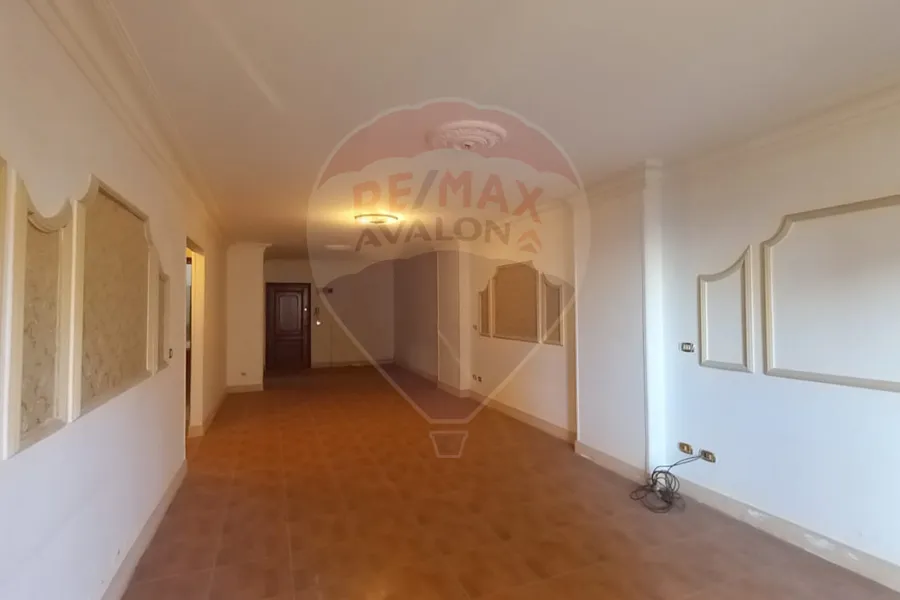 شقة للبيع 140 م كفر عبده (ش أبو رفيع)