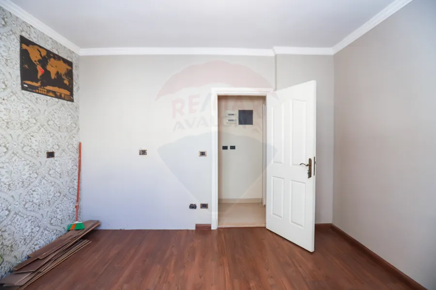 شقة للبيع 275م سموحة  (  ش بهاء الدين الغتوري )