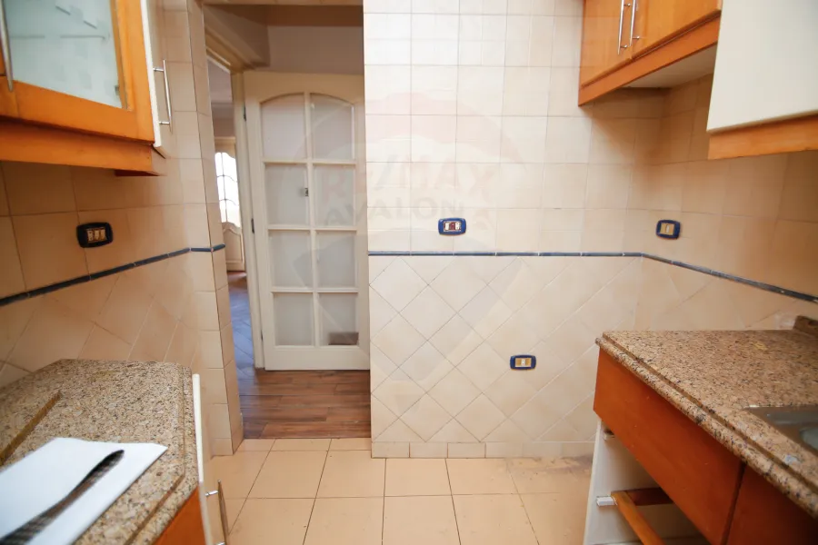 شقة للبيع 140م الشاطبي (علي الترام مباشرة )