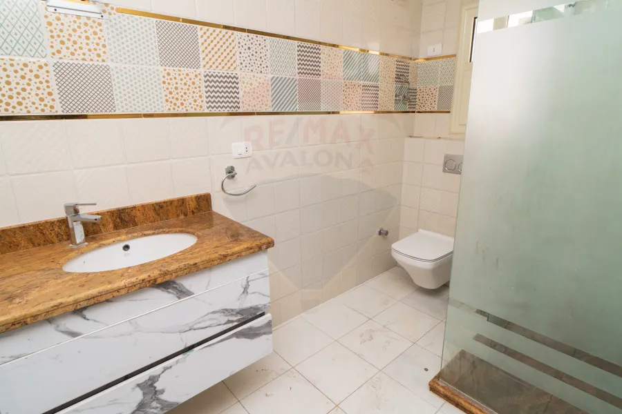 شقة للايجار 235 م سبورتنج (ش ابو قير)