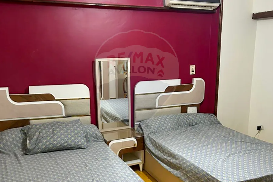 شقة للايجار 220 م سبورتينج (ش طيبة)