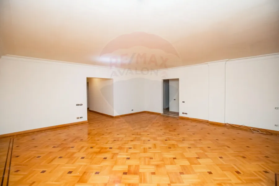 شقة للبيع  170م كفر عبده  (ش امير البحار - خطوات من ش ابوقير الرئيسي