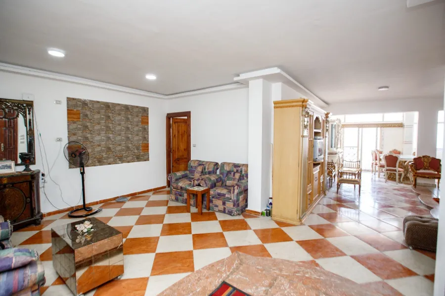 شقة للبيع 210م سبورتنج (ش الأقصر)