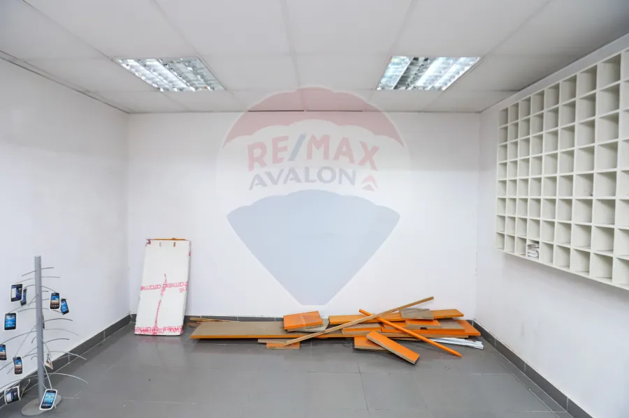 Commercial shop for rent 220 m louran (Al aqbal st)