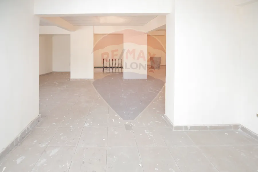 محل أرضي + ميزان للبيع 250 م كفر عبده (خطوات من حديقة اللنبى)