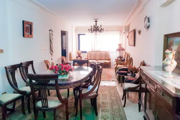 شقة للبيع 100 م  لوران ( خلف بنك مصر )