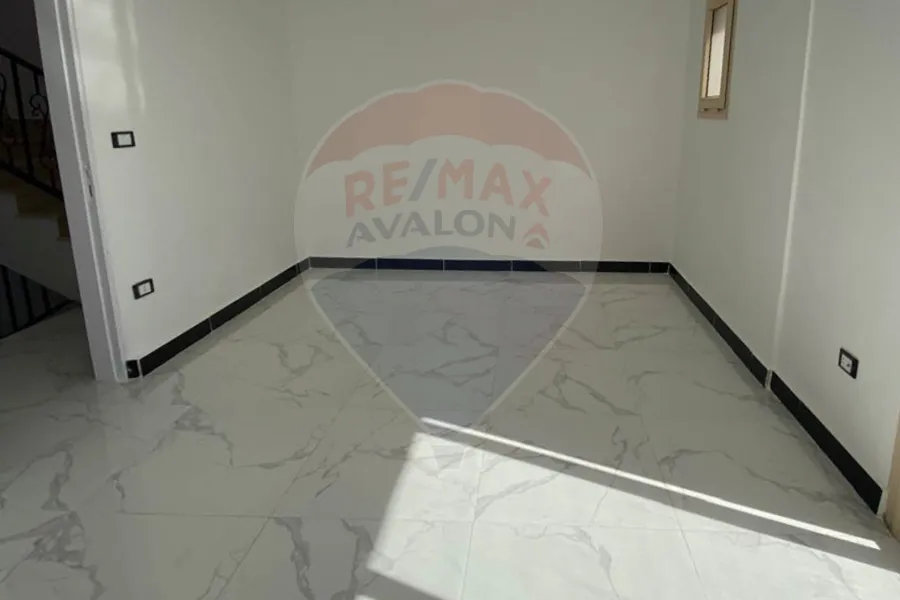 فيلا ستاند الون للبيع (بيرلا مارينا) 250 م