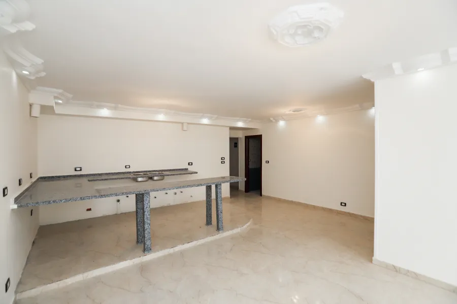 شقة للايجار 155م سموحة ( ميدان فيكتور عمانويل )