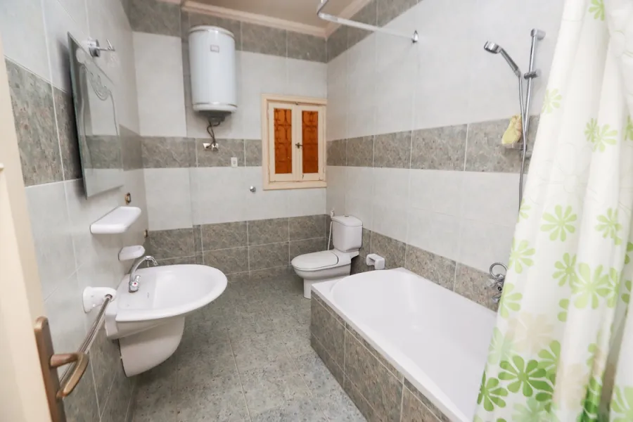 شقة مرخصة ومسجلة شهر عقاري للبيع 254م لوران