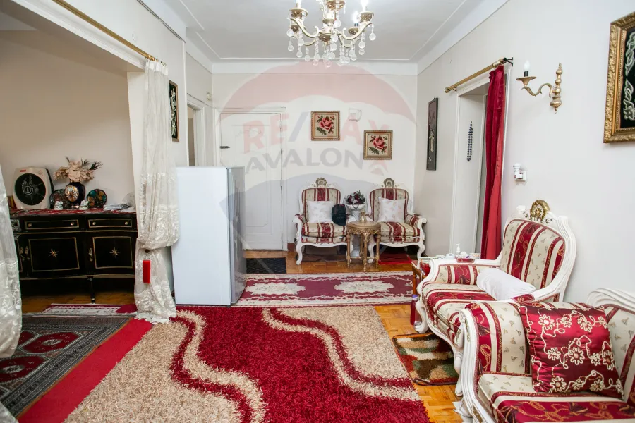 شقة للبيع 150 م ثروت (خطوات من البحر)