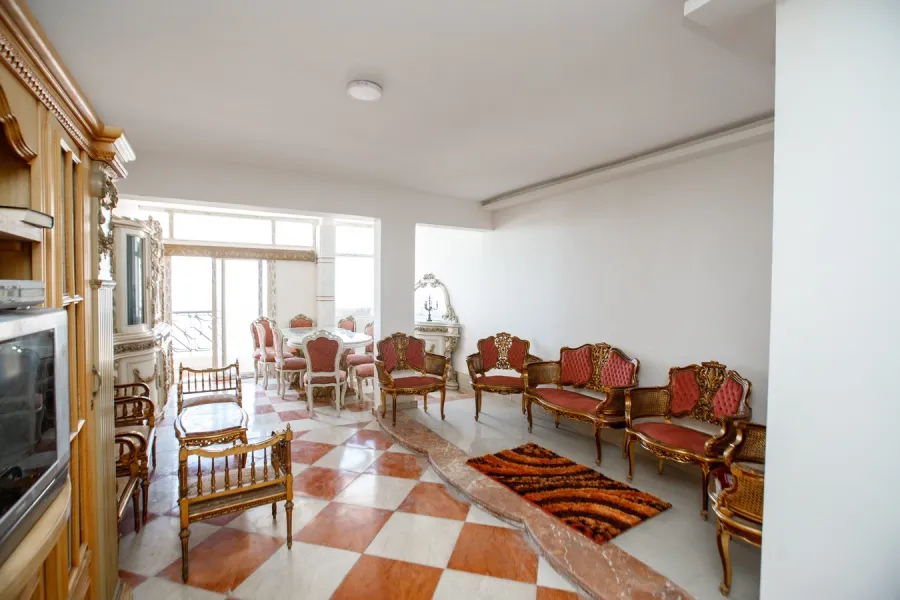 شقة للبيع 210م سبورتنج (ش الأقصر)