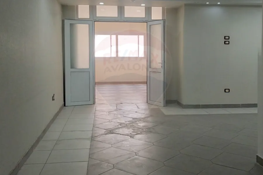 شقة إداري للإيجار 180 م زيزينيا (ش أبو قير)