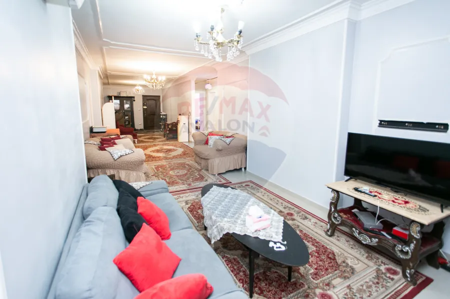 Apartment for sale 155 m Camp Chezar (steps from Sea & university bridge)