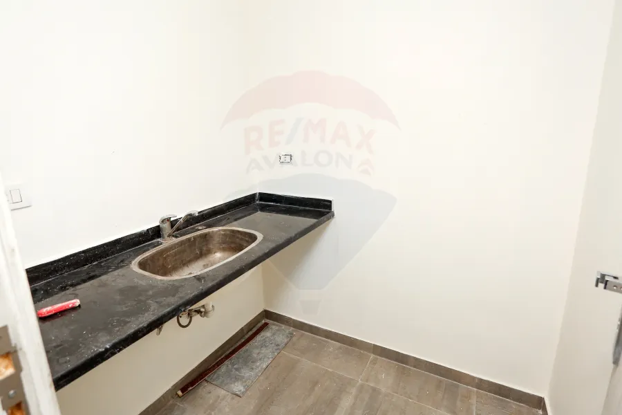 محل + ميزان للايجار 750 م سيدي جابر (ش ابو قير)