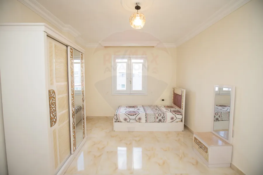 شقة للإيجار المفروش 110 م كامب شيزار(ش عمر لطفى)