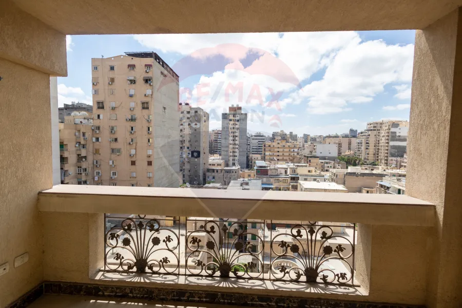 شقة للبيع 190 م جليم (علي الترام مباشرة - عمارة براند)