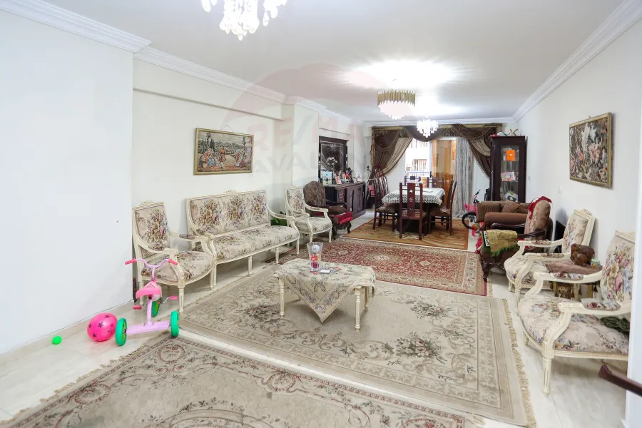 شقة للبيع 160 م ميامى (ش العيسوى)