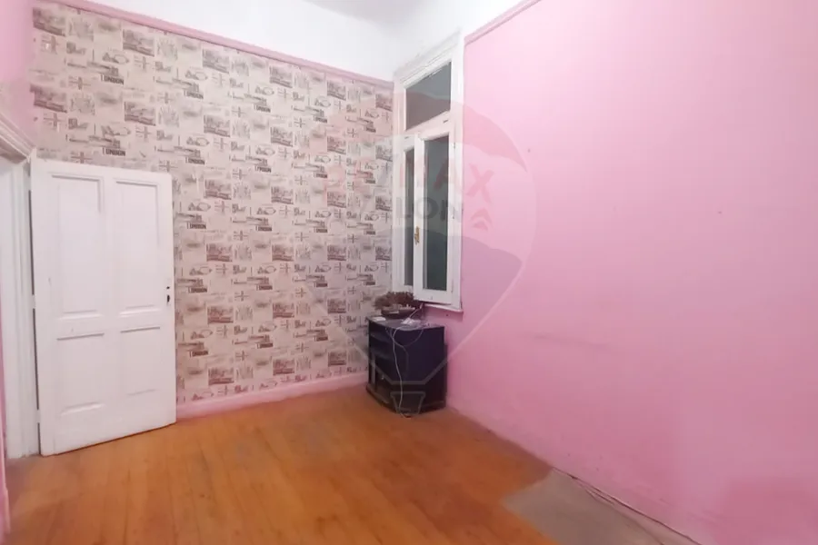 شقة للإيجار 200 م الازاريطة ( بالقرب من كلية طب اسنان )