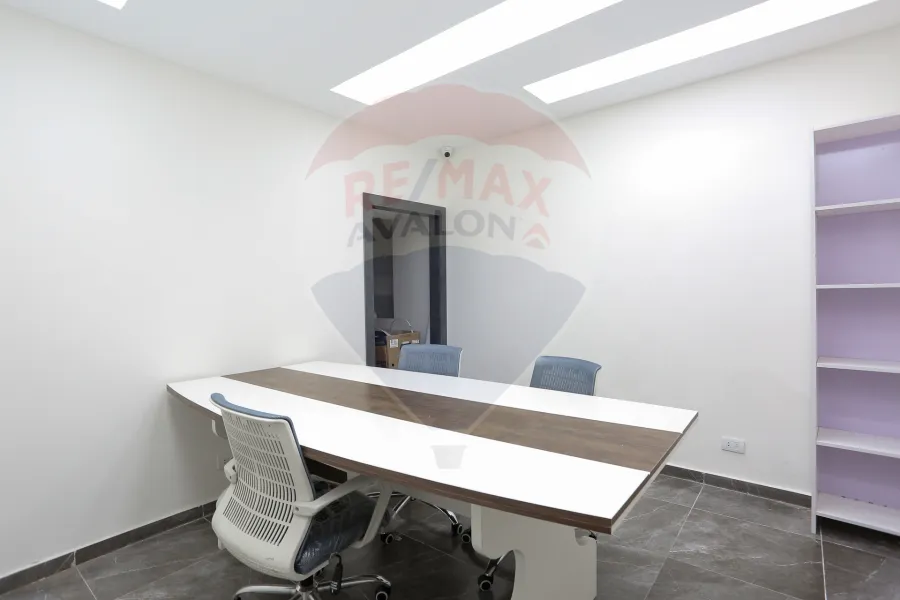 مقر تجاري للبيع 180 م لوران (متفرع من ش الإقبال)