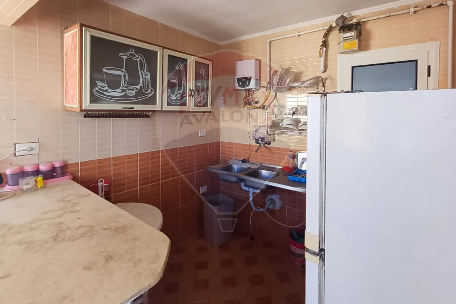 شقة للإيجار 100 م سيدي بشر (بجوار مدرسة الطفولة السعيدة)