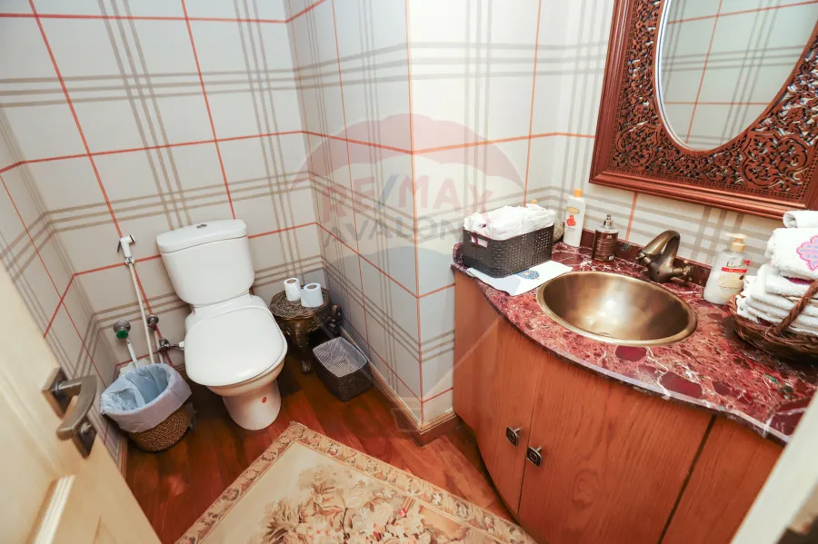 شقة للبيع 370 م كفر عبده (ش سكينة بنت الحسين)