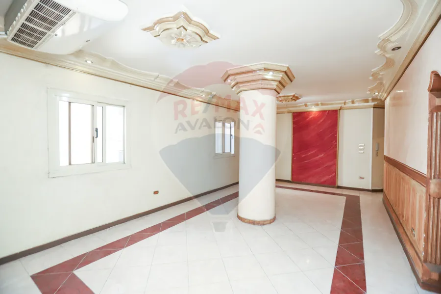 شقة للبيع 220 م ميامي (  خطوات من البحر )