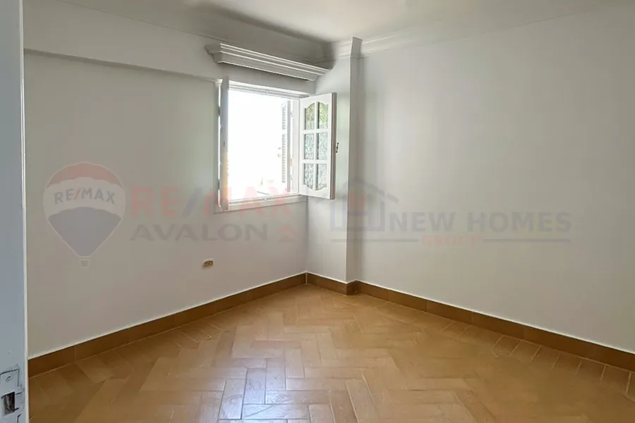 شقة للبيع 175 م الازاريطة (خطوات من الترام)