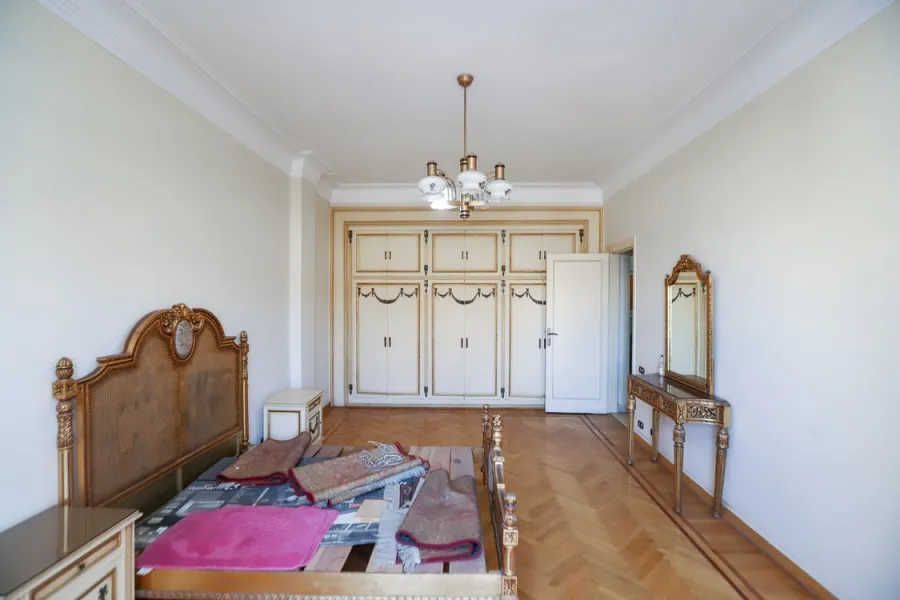 شقة مرخصة ومسجلة شهر عقاري للبيع 254م لوران