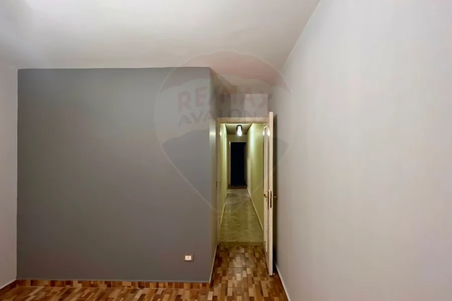 شقة للايجار 120 م  صافى ثروت (ش عبد الحميد الديب)