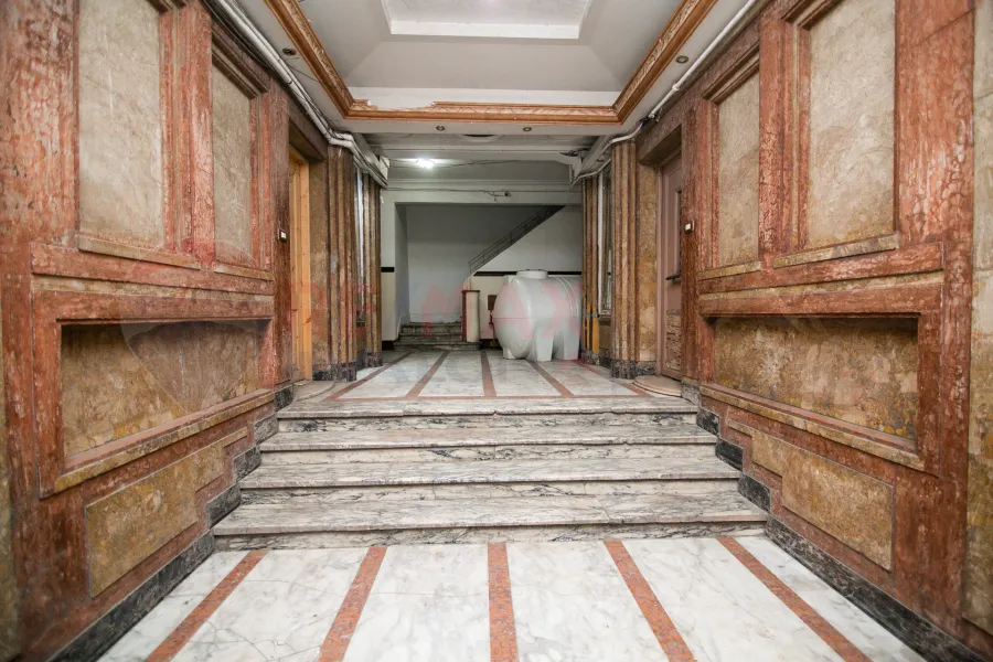 شقة للبيع 125 م كليوباترا (علي البحر مباشرة)