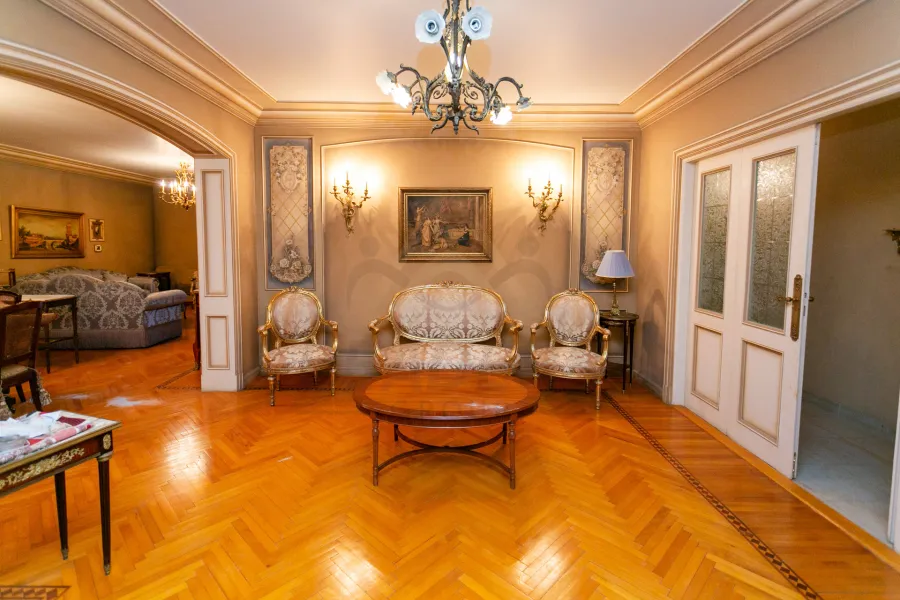 شقة للبيع 235 م كفر عبده (خطوات من شارع ابوقير - عمارة برند)