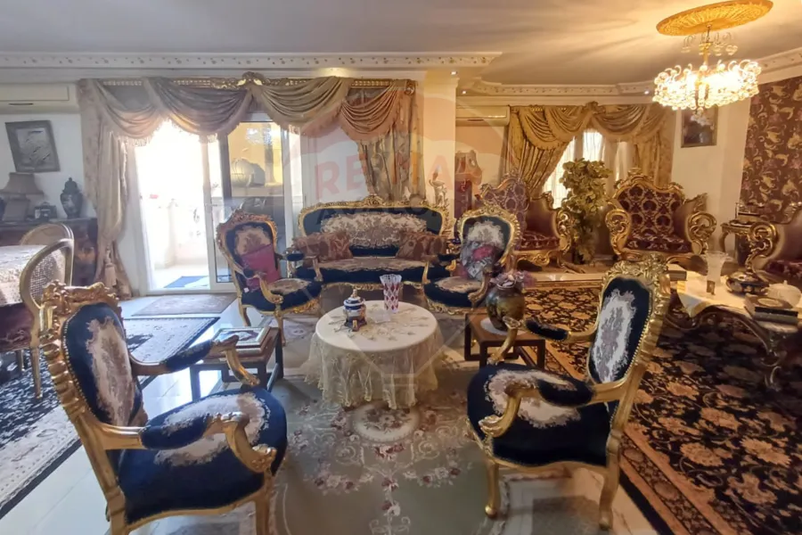 شقة للبيع 240 م سابا باشا (ش الصابونجي)