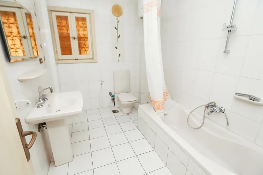 شقة مرخصة ومسجلة شهر عقاري للبيع 254م لوران